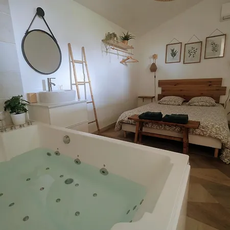 Dependance Avec Balneotherapie بيت للعطل